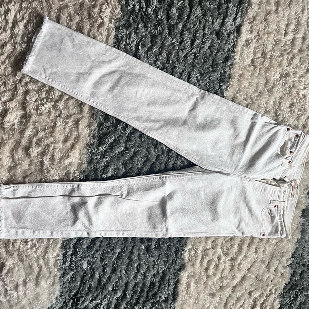 Levi’s wedgie straight white jeans